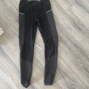 Black Athleta legging’s. Size XS great shape. Only worn a few times.